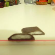 image 1678-Chocolat noir fourré menthe carrefour.JPG